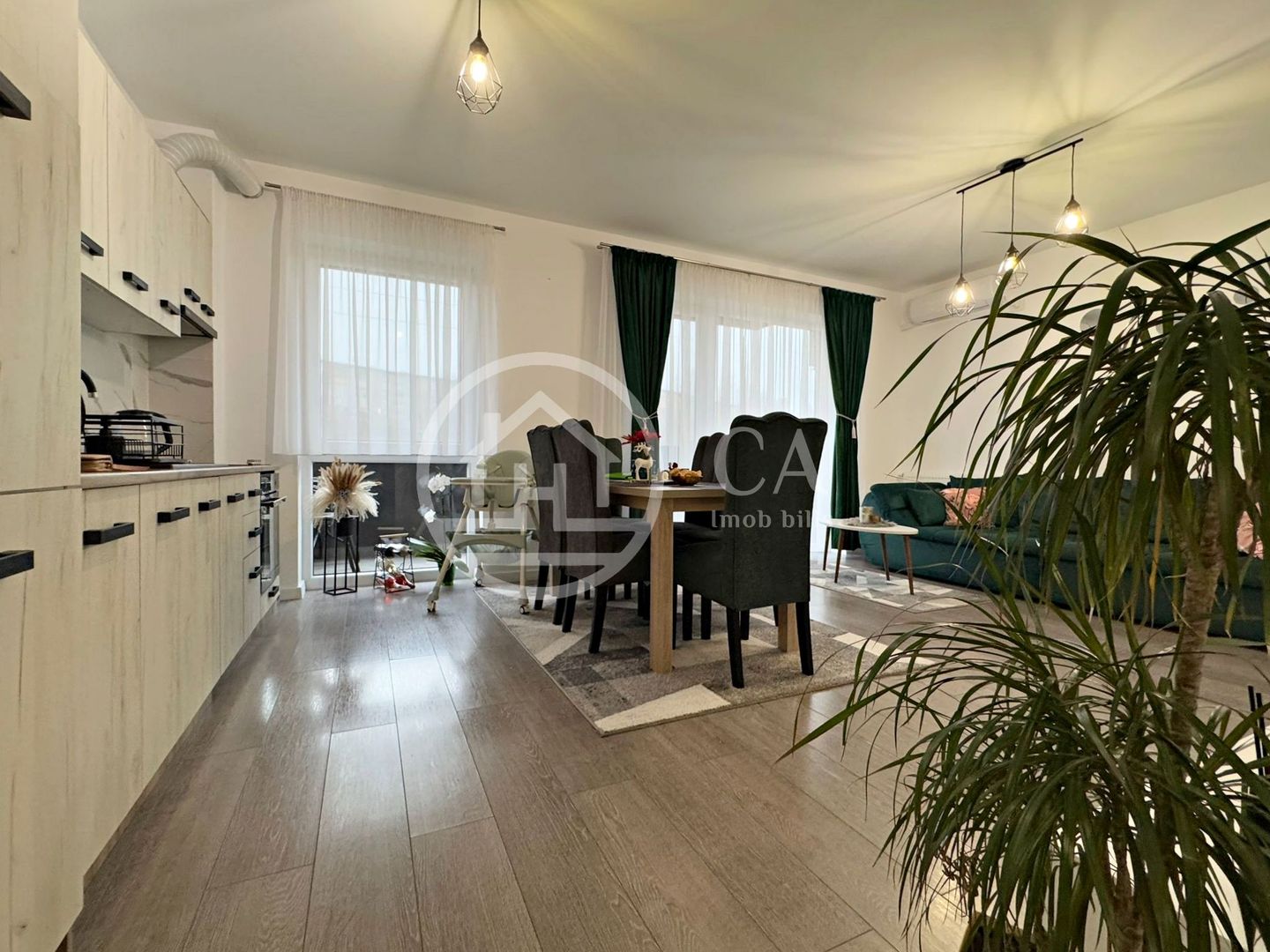 Apartament de vânzare cu 3 camere în Prima Universității, Oradea - Poză 2