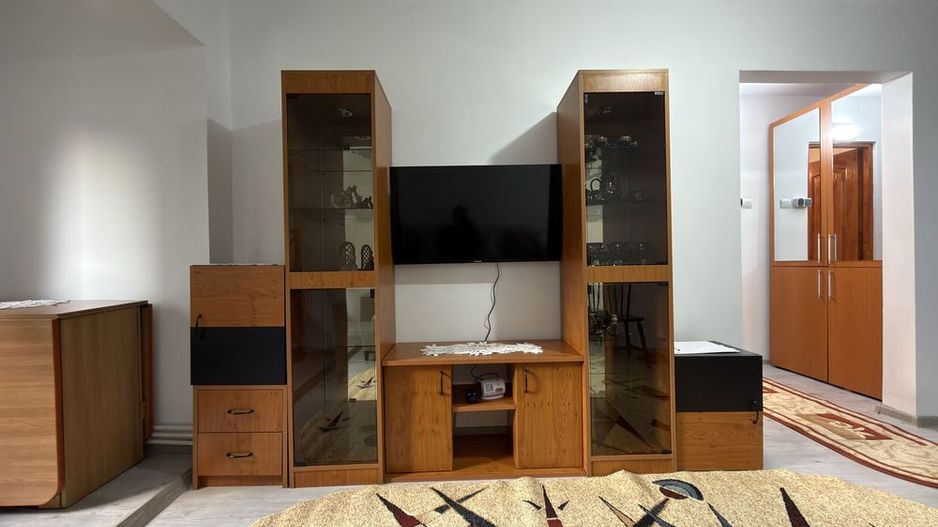 De inchiriat apartament 2 camere, renovat , Micro 40, et.1, 1500 lei - Poză 6