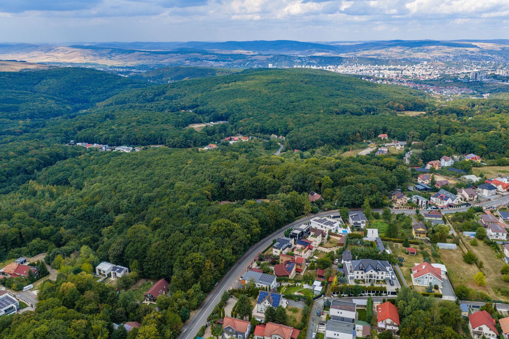 Teren cu suprafata de 10.000 mp I Faget - Poză 1