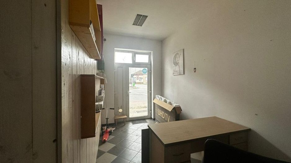 Oportunitate unica!Spatiu comercial parter+demisol, plus apartament la etaj - Poză 4