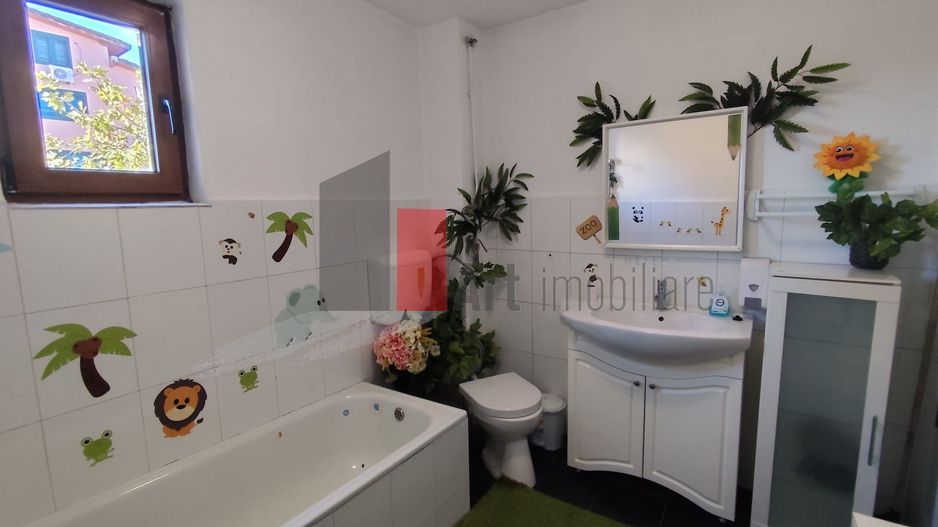 Vila de inchiriat/ Spatiu comercial.(etaj1/mansarda) Domenii - Poză 10