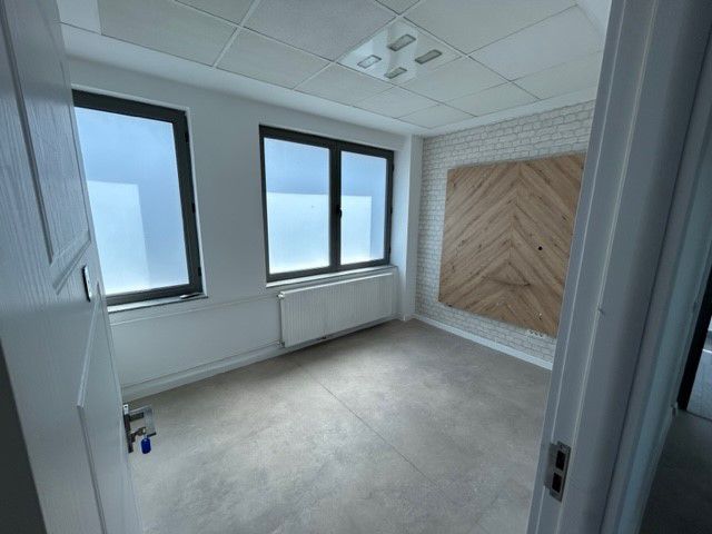 Inchiriere cladire moderna pentru clinica privata sau birouri - Poză 28