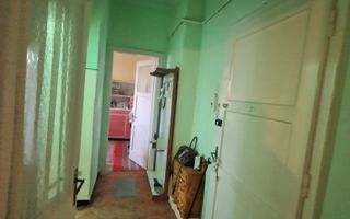 Vând apartament cu o camera in zona semicentrala a orasului - Poză 6