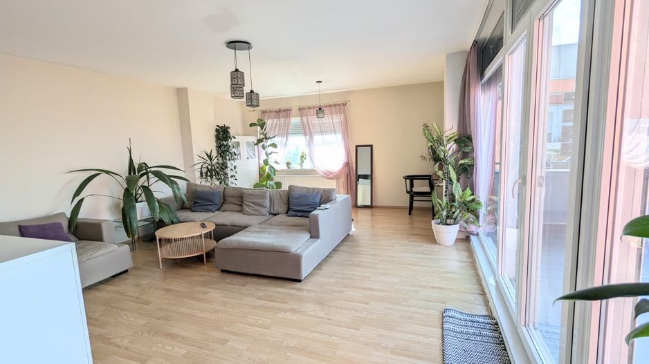 Apartament spatios 100 mp cu lift si 50 mp de terase - Poză 3