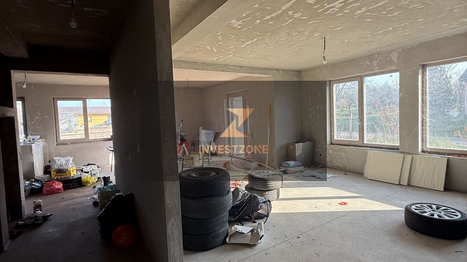 Casă spațioasă cu teren 806 mp - Poză 13