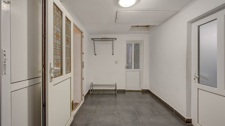 Două case. O singură curte. Mai multe feluri de a spune „acasă” - Poză 9