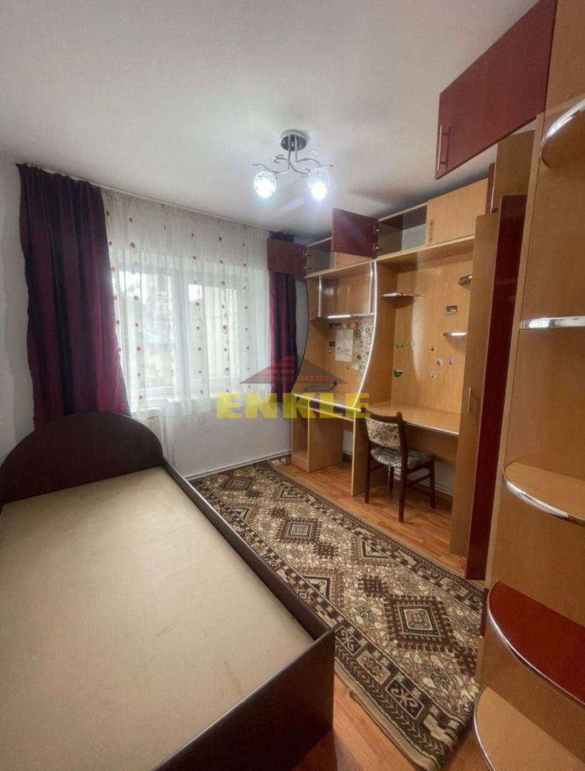 De închiriat apartament 4 camere decomandat - Poză 3