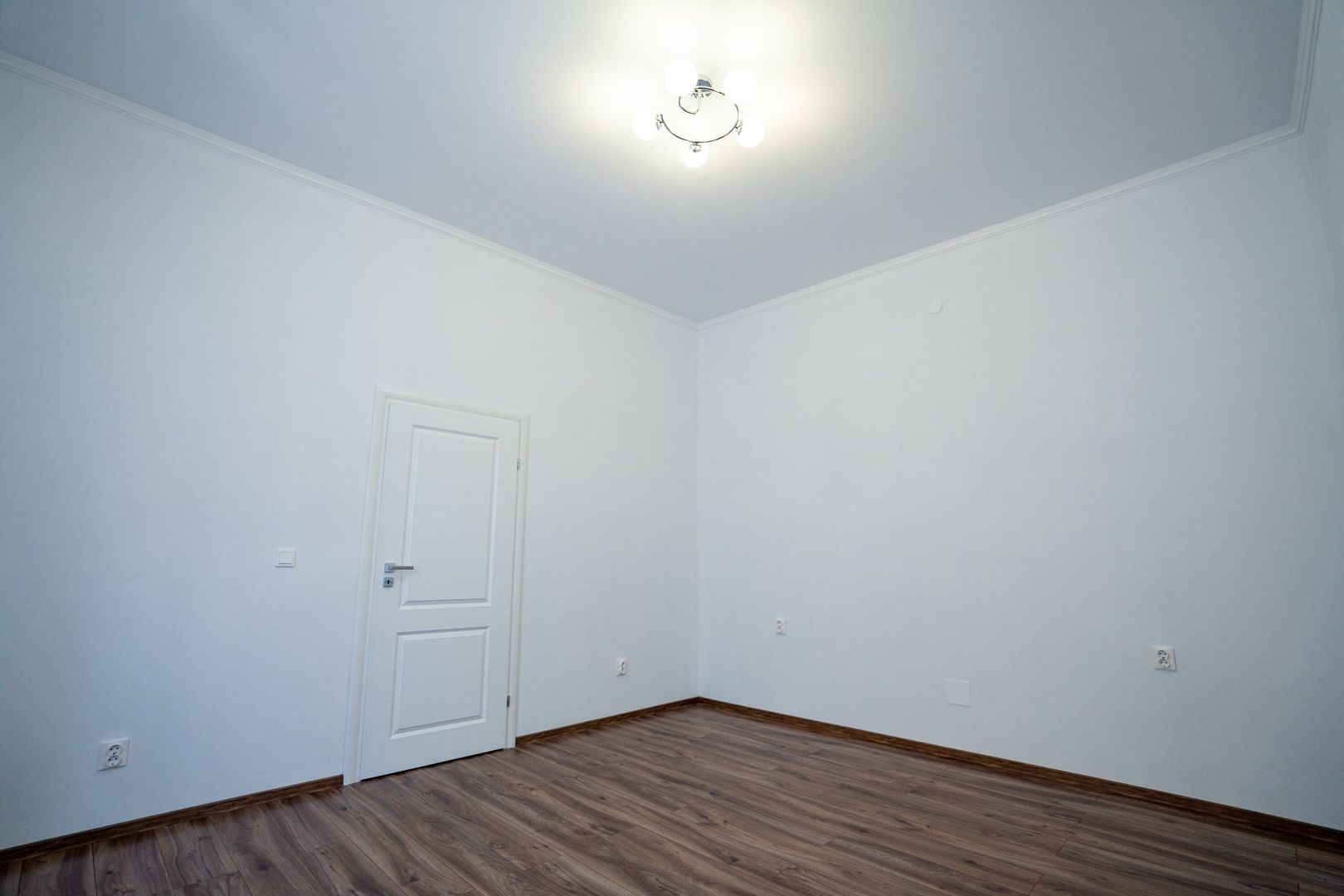 Apartament cu 2 camere, casă la curte comună – Central, Oradea - Poză 6