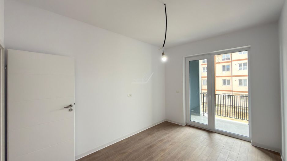 3 camere. Decomandat. Loc de parcare. - Poză 5