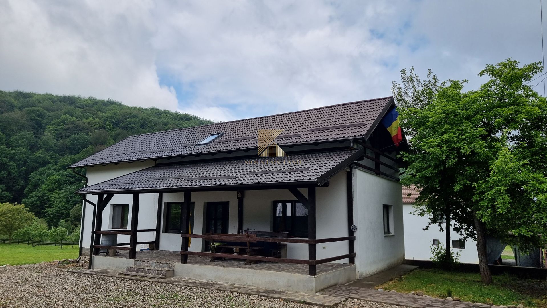 Complex turistic și proprietate deosebită de vânzare în Valea Dobârlău - Poză 23
