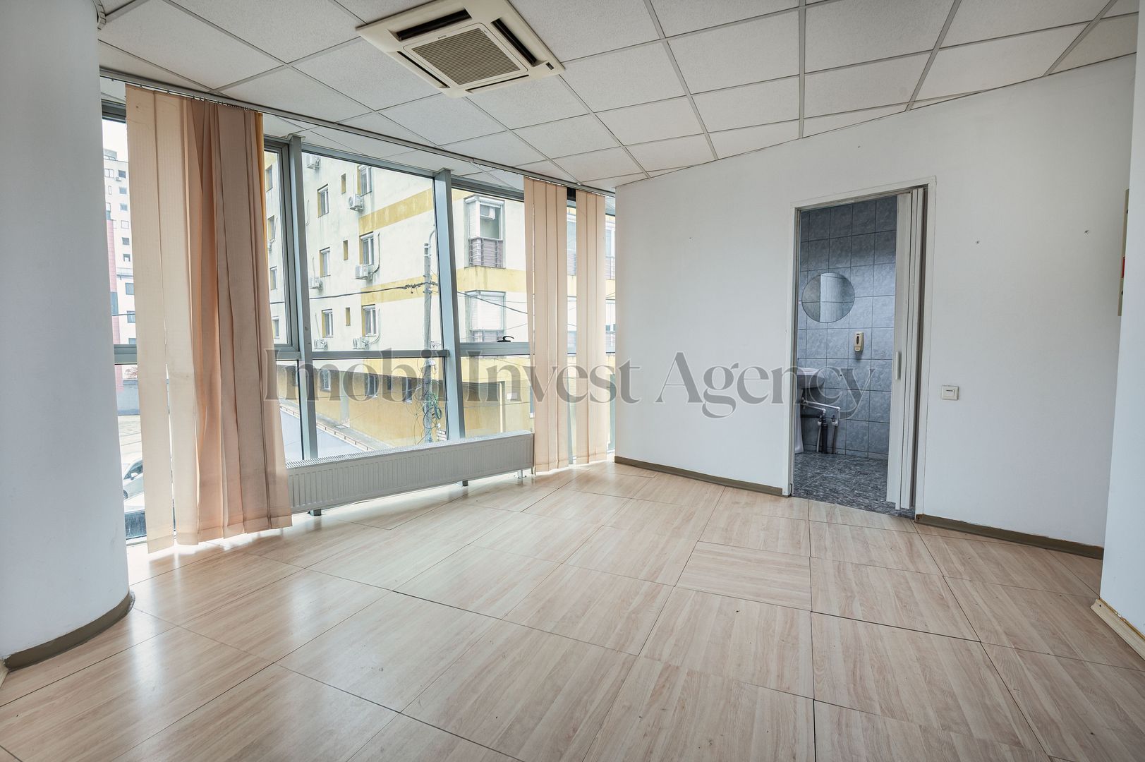 Cladire de birouri Vitan pretabilă pentru diverse afaceri. - Poză 12