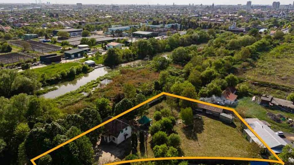 Vila cu 6 cam si 6 bai- 3465 mp teren- ideala pentru dezvotarea unui bussines  - Poză 1