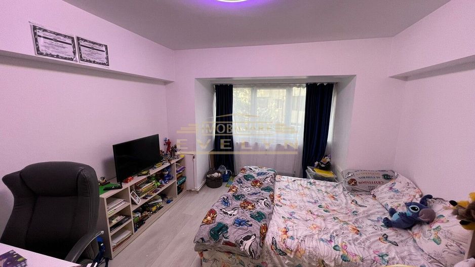 De vanzare apartament 4 camere, etaj 2, Str. Calea Nationala ( Farmacia Husac ) - Poză 3