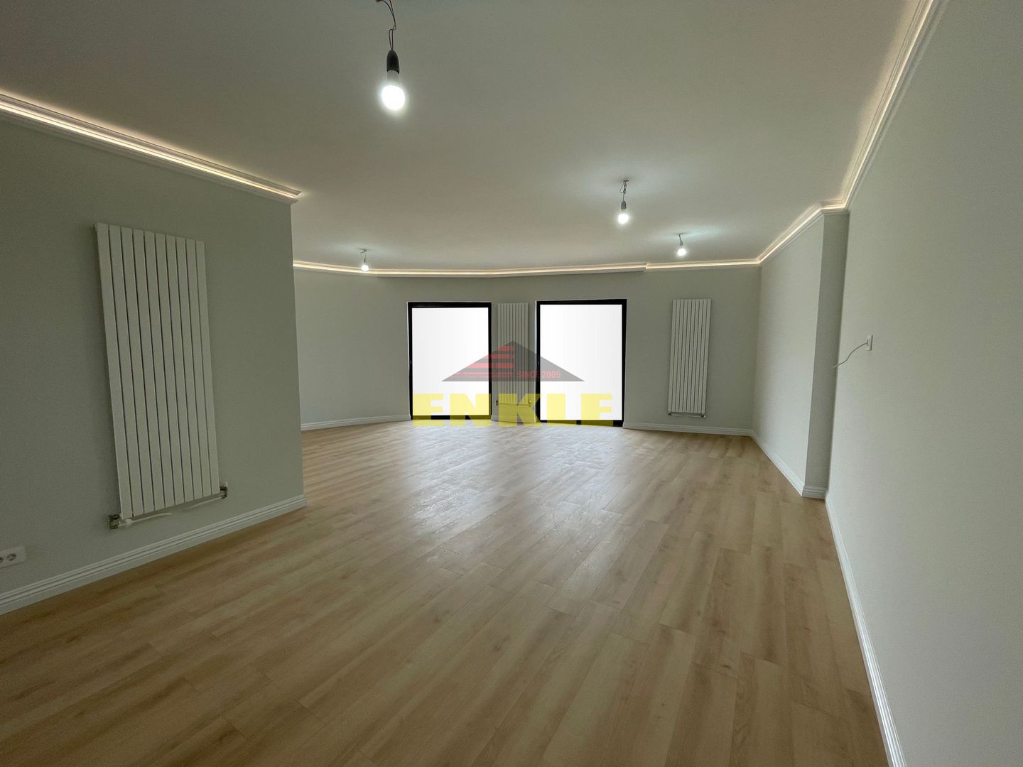 De închiriat: 2 spații comerciale moderne, 80 mp fiecare. - Poză 2