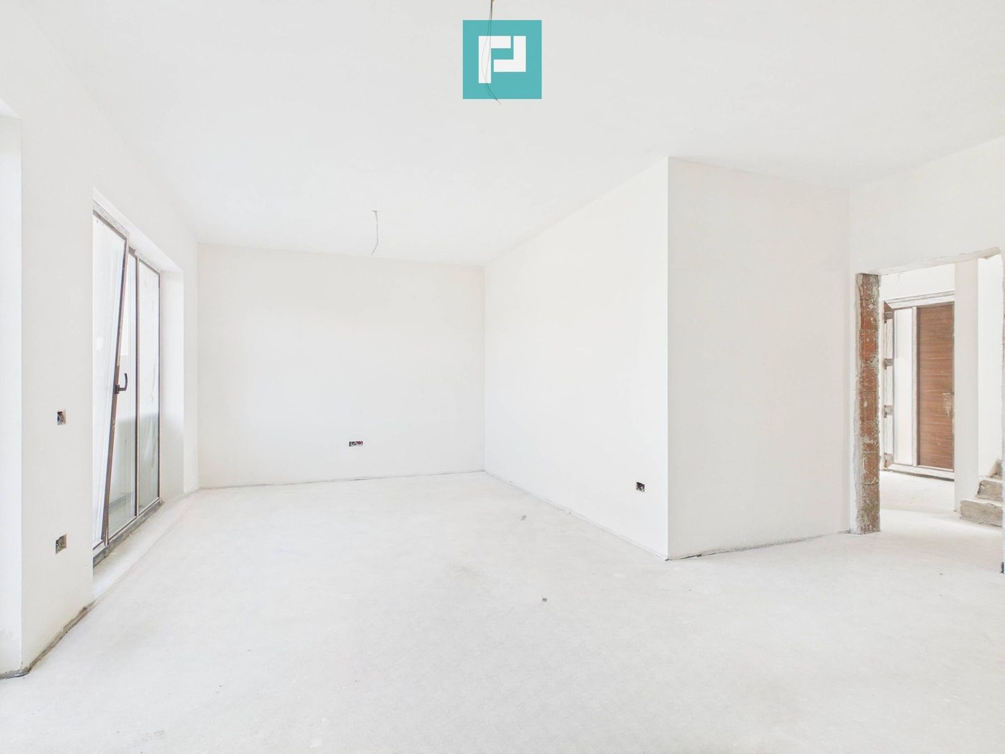 Duplex luminos 101 mp utili, teren 350mp în Covaci - Poză 3