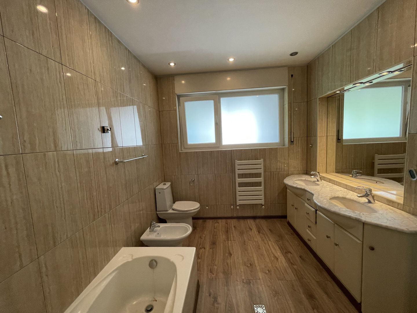 Apartament cu 4 camere de vânzare în zona Primaverii - Poză 18