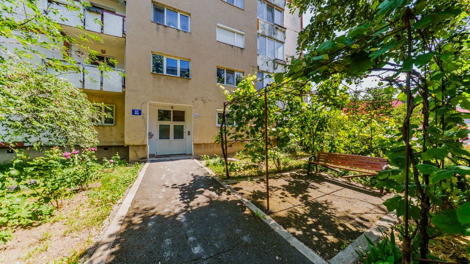 Apartament 2 camere, zona 300, decomandat, etaj 1 - Poză 12