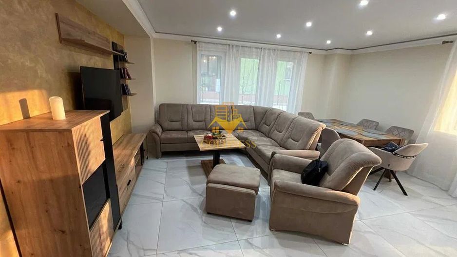 5 camere decomandate, Prima Inchiriere, Curte proprie, Dezmir - Poză 2