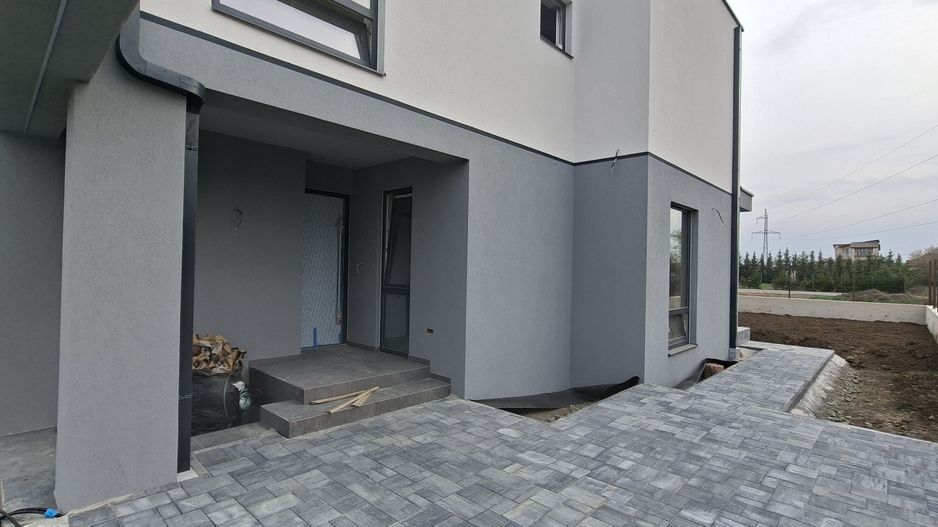 Duplex cu 5 camere si teren de 372mp - Poză 2