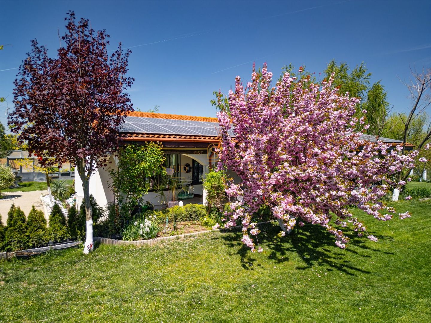 Resedinta spectaculoasa  – Vila exclusivista deschidere directa la lac - Poză 44