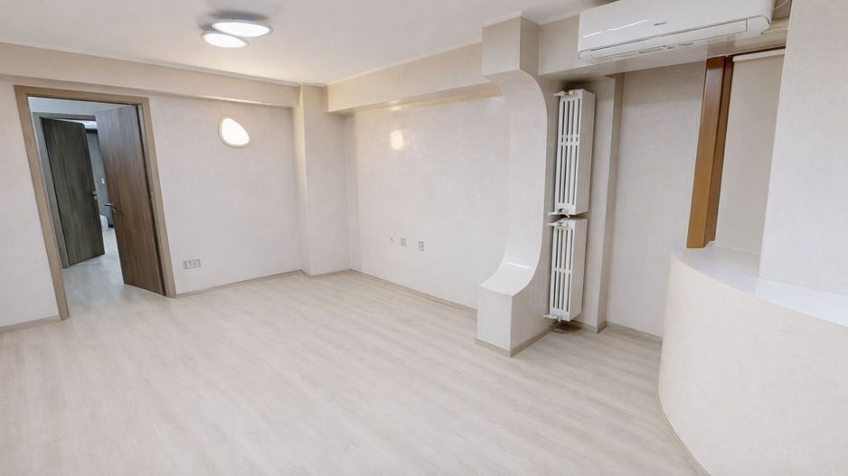 CAPITOL - B-dul. Mamaia - Apartament cu 4 camere si terasa de 80 mp. - Poză 7