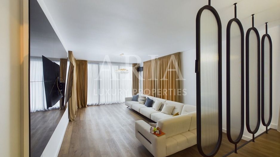 WATERFRONT VILLA 2024 FIRST RENT POOL - Poză 3