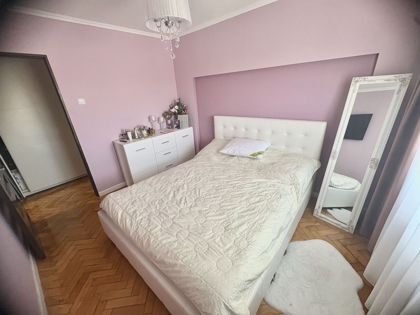 Apartament cu trei camere de vânzare, renovat complet, central - Poză 4