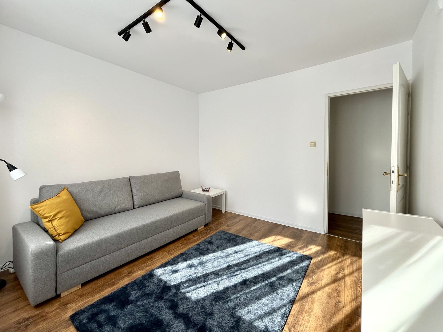 Apartament 2 camere,  vibrant si primitor, zona Complex - Stadion - Poză 2