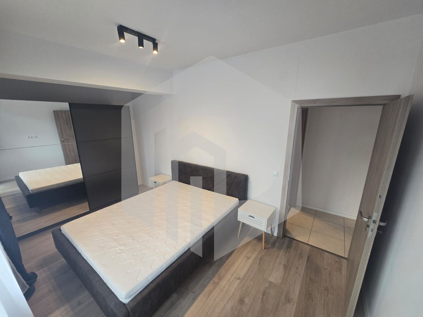 Apartament modern 3 camere 2 bai Strada Oituz - Poză 3
