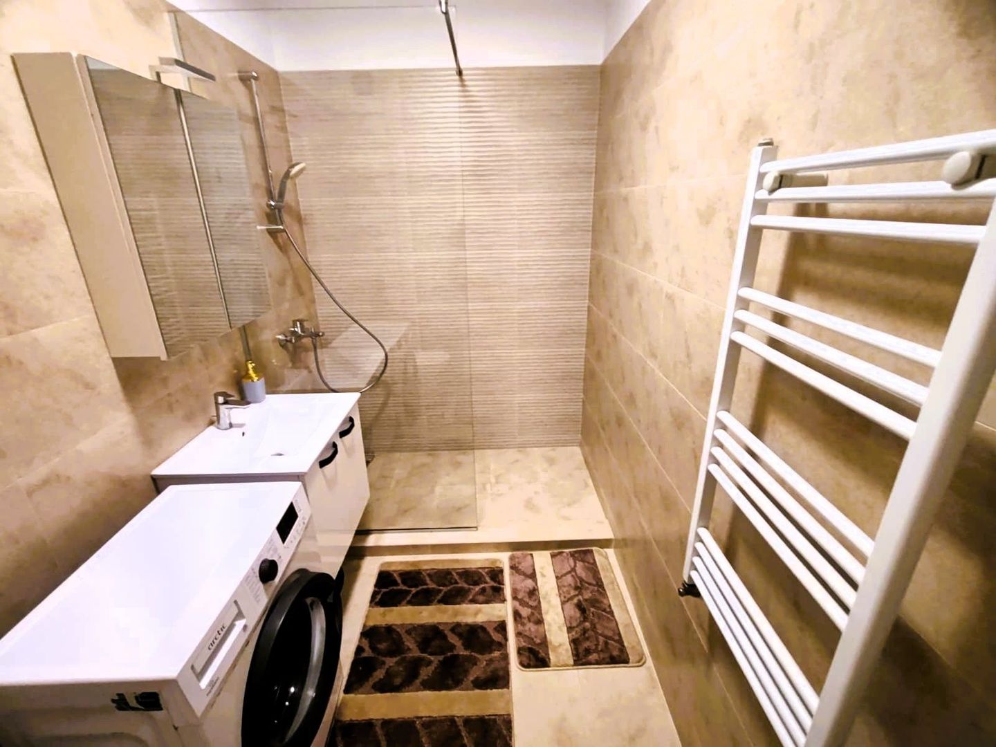 3 camere | 90 mp + curte 45 mp | Mobilat si Utilat Premium | Top - Poză 10