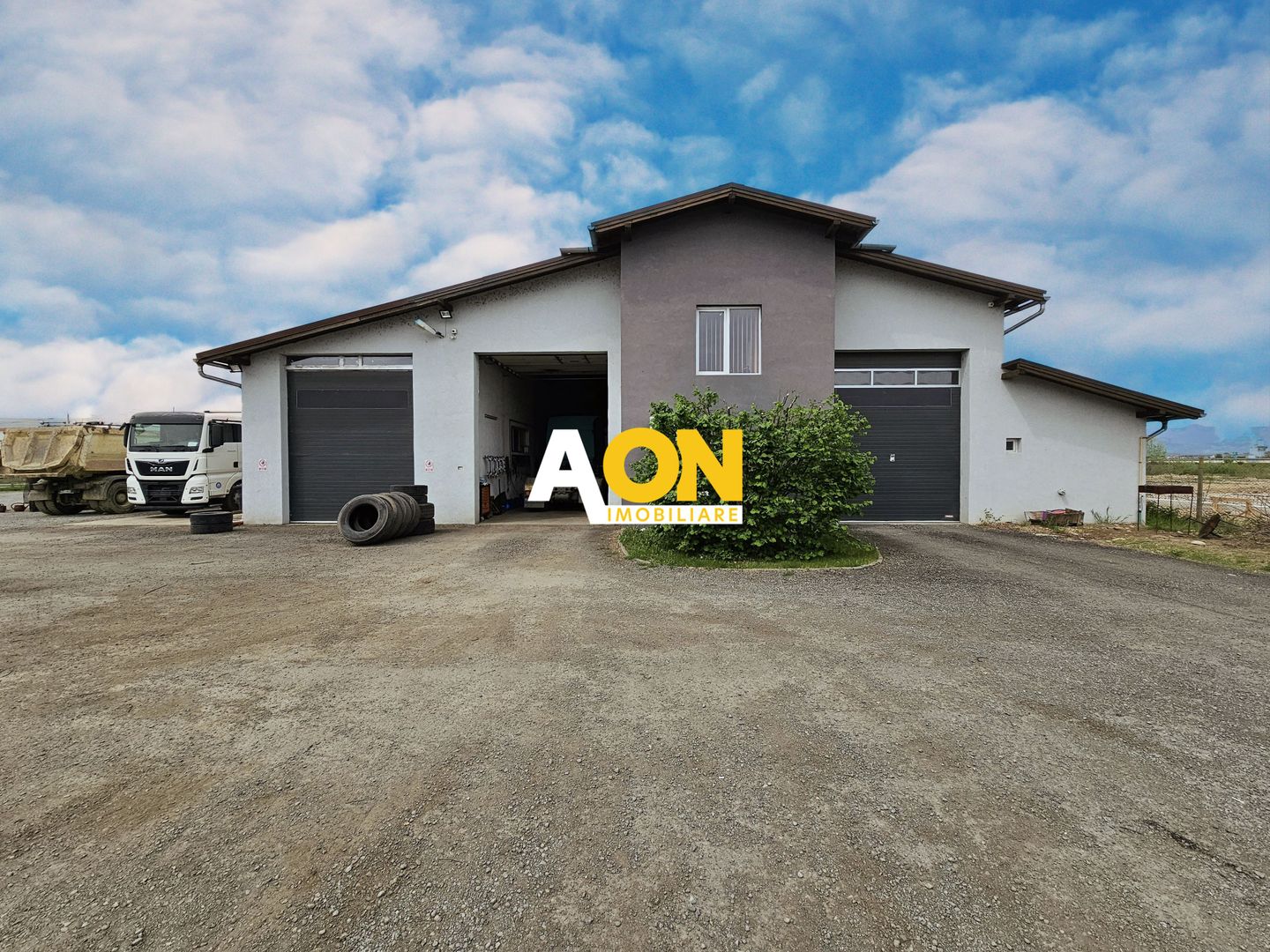 Hala amenajata ca service, 580 mp hala, 5175 mp teren, zona Ciugud - Poză 1