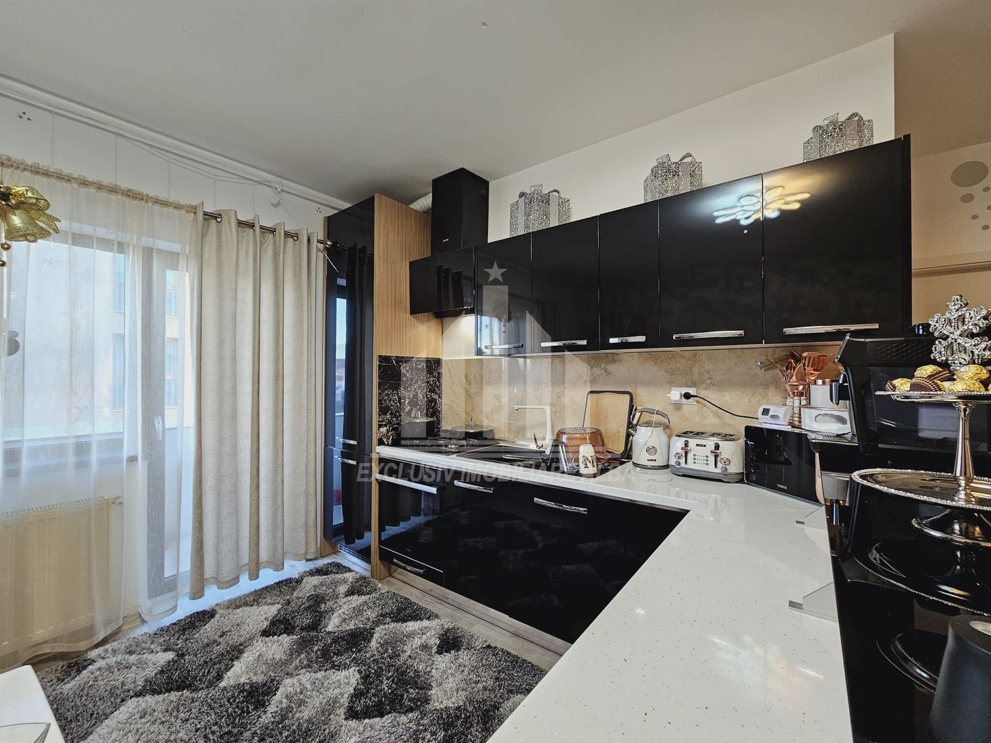 Apartment cu 3 camere decomandate, Centru - Poză 1