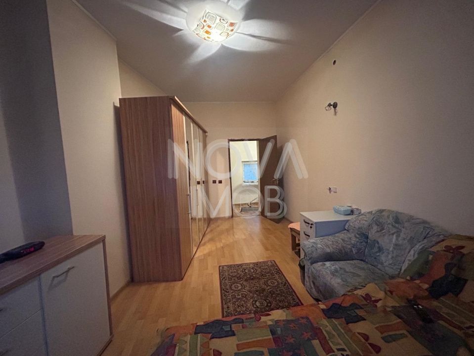 Casa de vanzare 200 mp cu spatiu comercial la parter, strada Lunga - Poză 12
