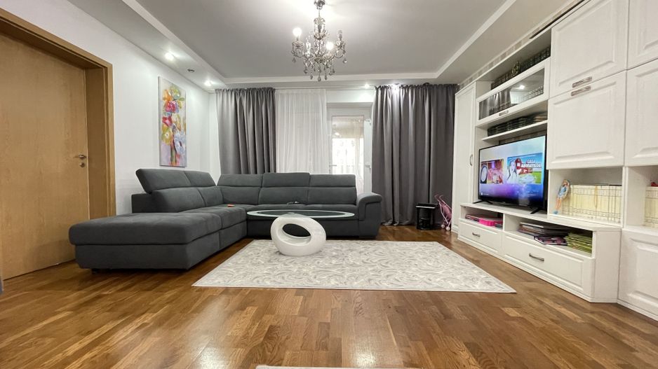Casa de vanzare in zona Lipovei - Poză 1