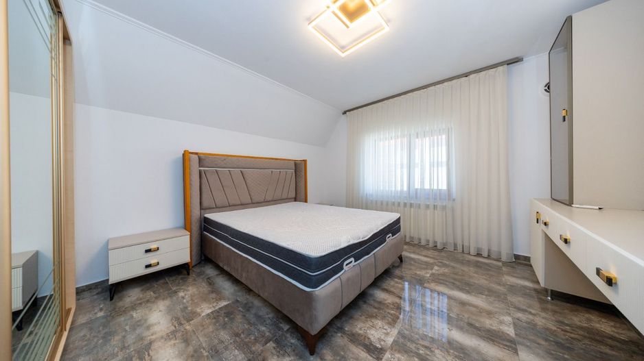 Casa 6 dormitoare+4 bai -1500 mp teren-Sacele - Poză 27