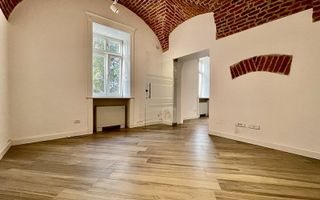 Spatiu birou in cladire istorica restaurata - Poză 10