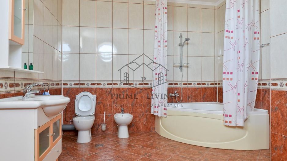 VILA DE LUX CU 6 DORMITOARE SI PISCINA + 800 MP CURTE LA INCHIRIRE - Poză 16