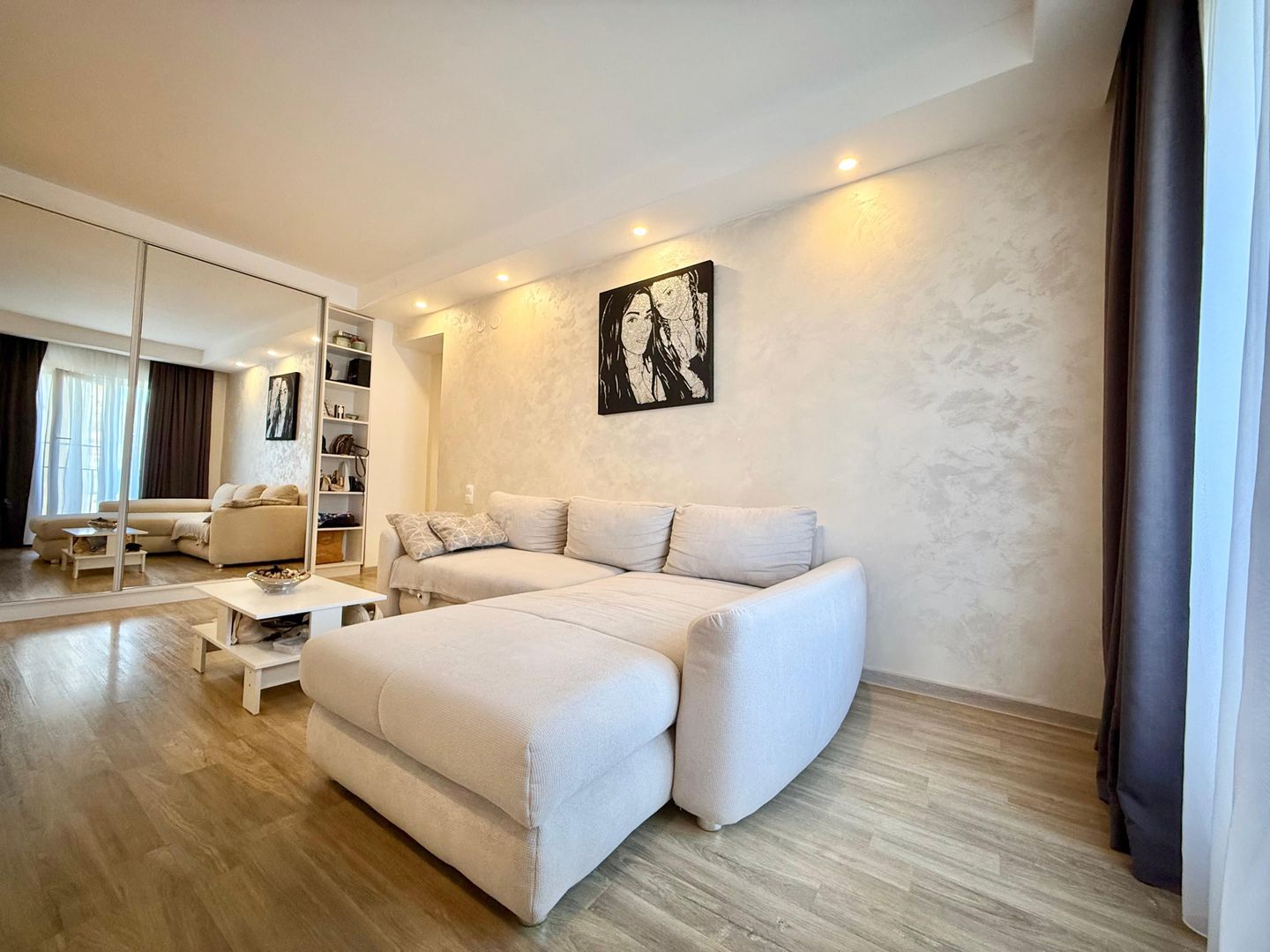 COSMOPOLIS - Apartament cu 2 camere, mobilat si utilat. - Poză 2
