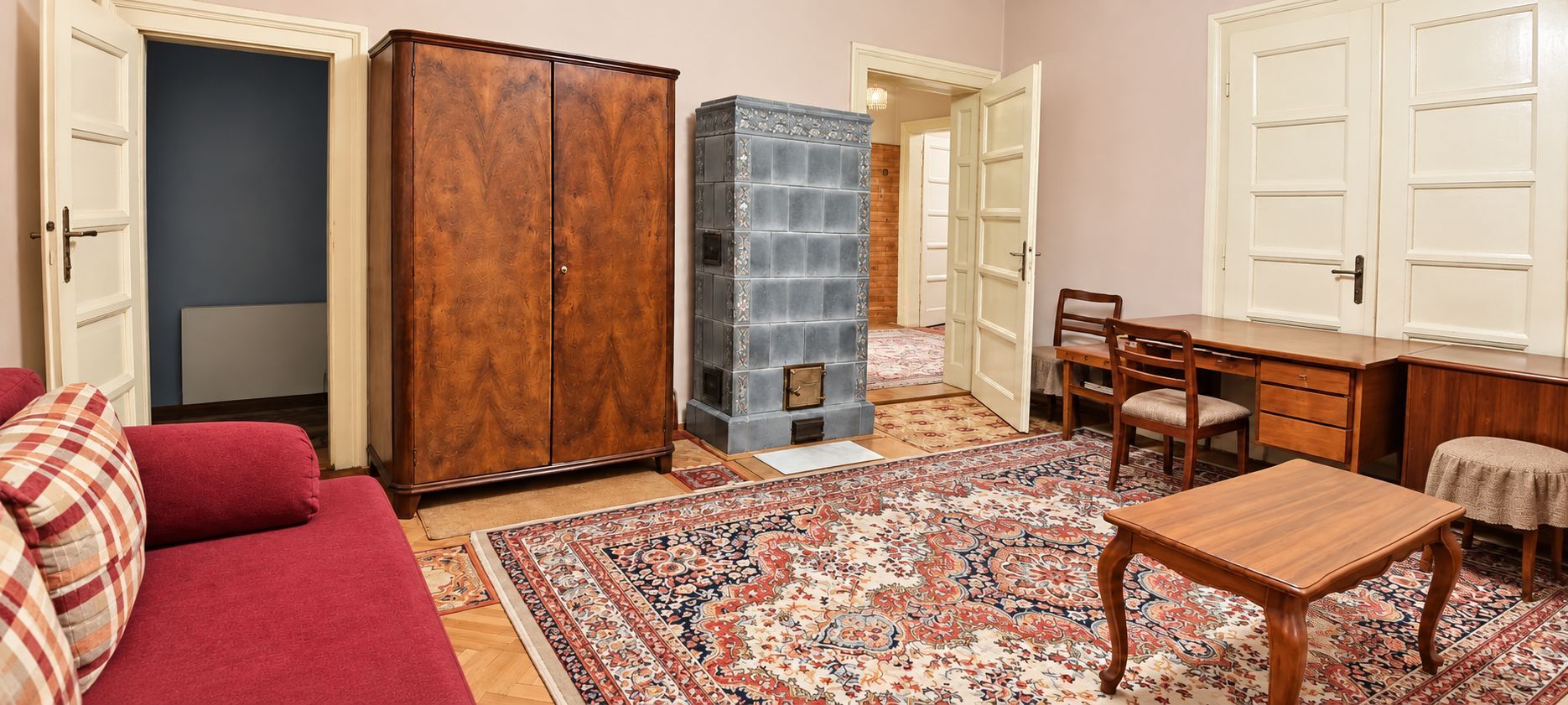 Apartament la casă cu curte proprie în zonă exclusivistă Sub Arini - Poză 2