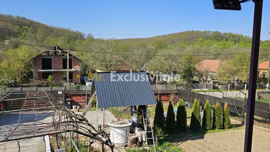 Casă P+M cu 1.558 mp teren, livadă și garaj - Poză 11