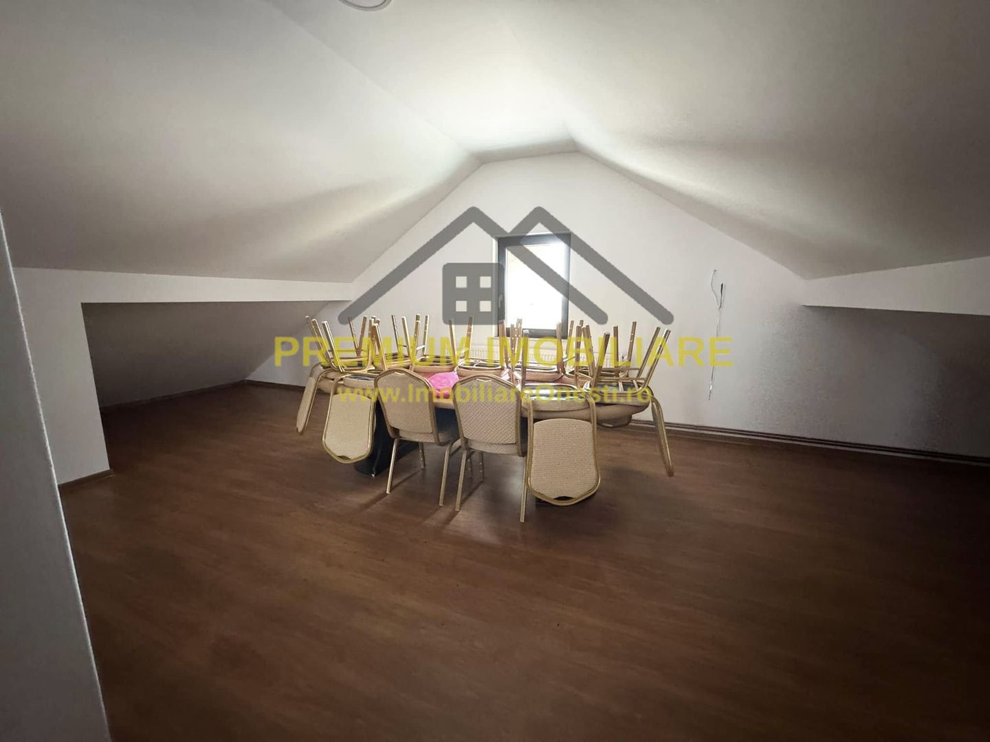 Vila la 13 km de Onesti - Poză 27