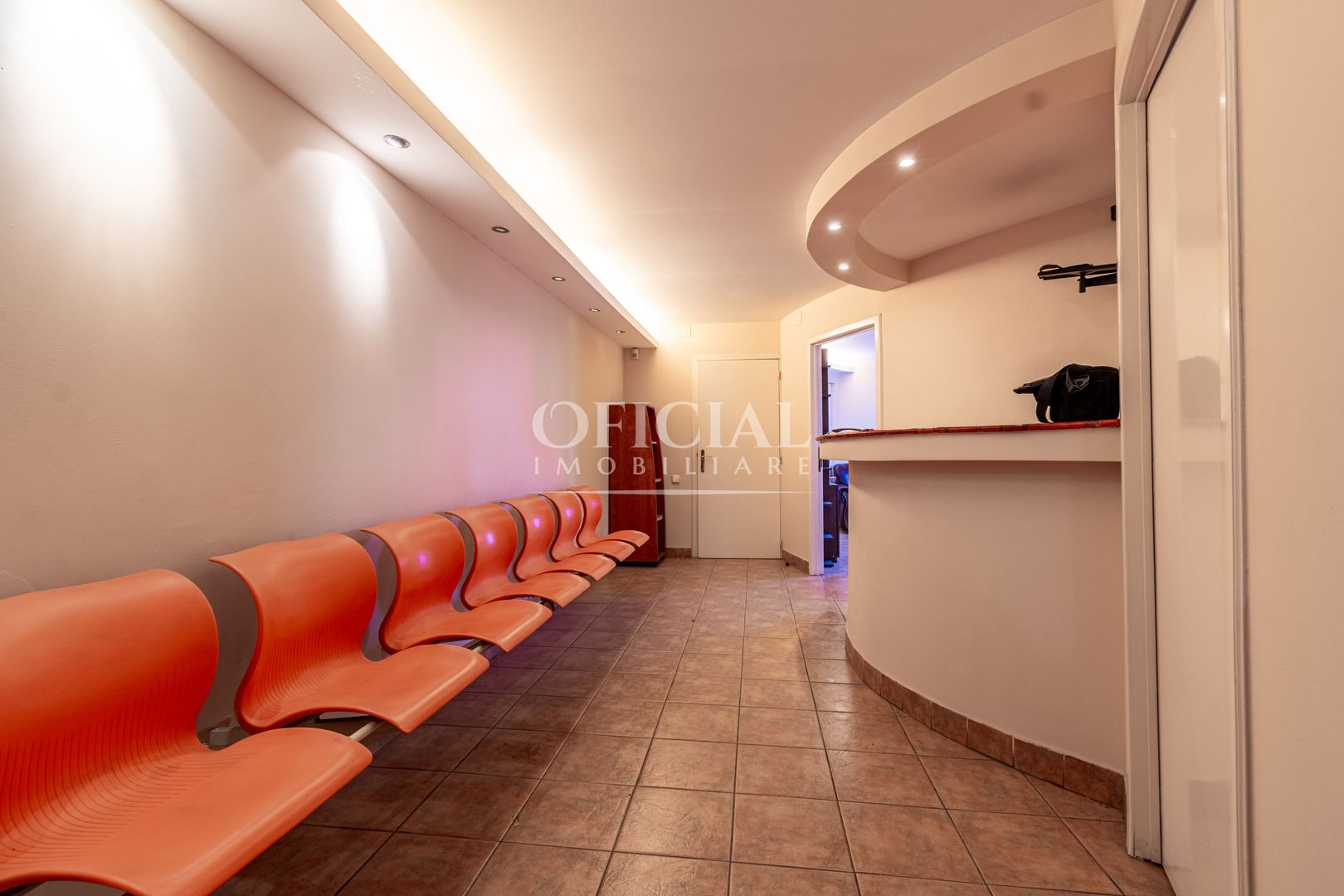 Spatiu Birouri | Salon | Asigurari | Parcare | Zona Pta. Mihai Viteazu - Poză 3
