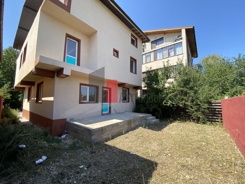 Apartament 2 camere si curte proprie - Poză 1