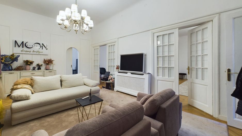 Apartament Central Renovat – Spațiu Generos la Piața Unirii - Poză 1