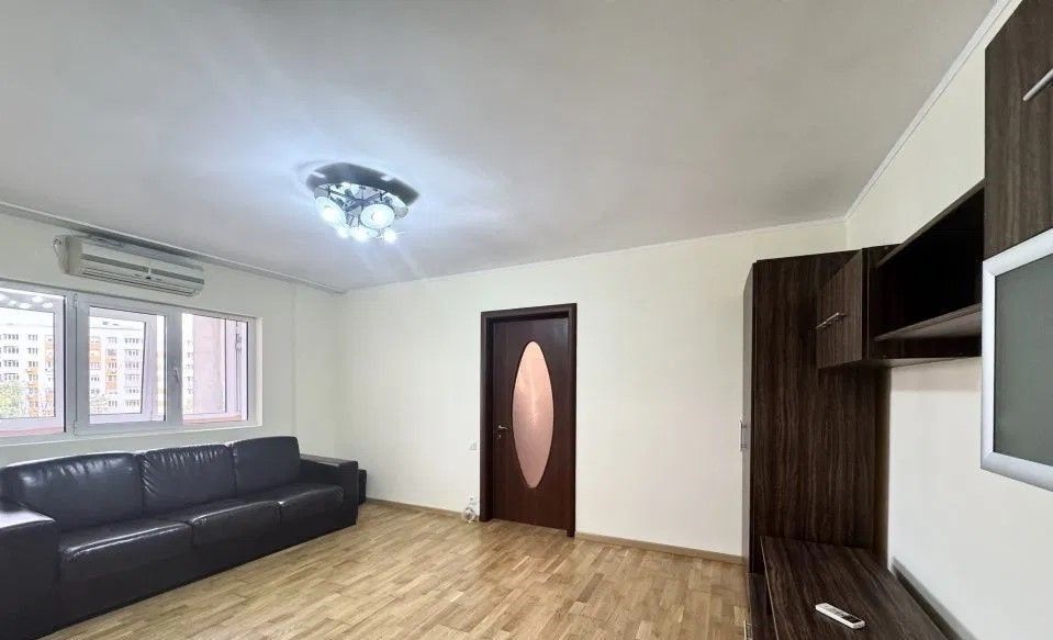 Vanzare Apartament 3 camere  74 mp, bloc reabilitat, et 4/10 Șoseaua Alexandriei - Poză 2