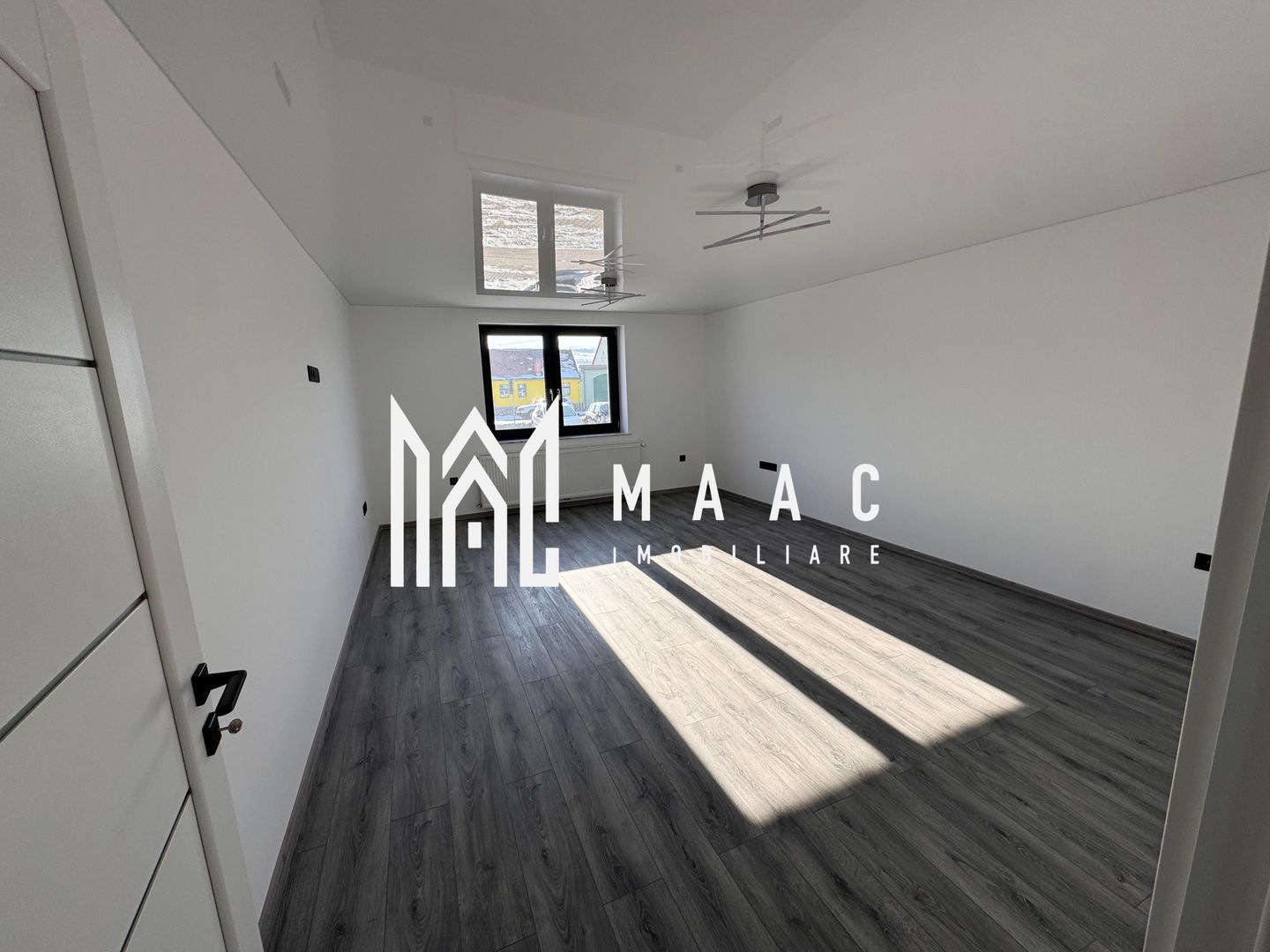 Spațiu comercial 6 camere 3 băi | Sura mare | 200mp - Poză 1