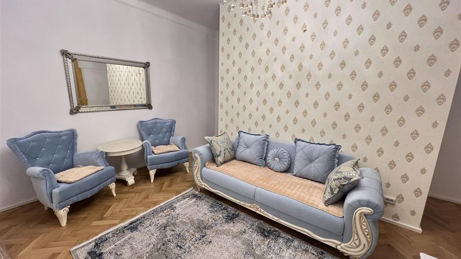 3 camere deosebit amenajat LUX  boxa curte acces auto - Poză 1