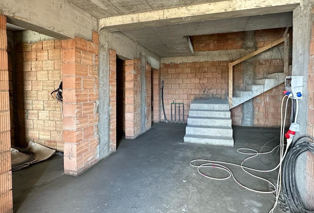 Apartament cu 3 camere cu terasa de 20 mp zona Sanpetru - Poză 15