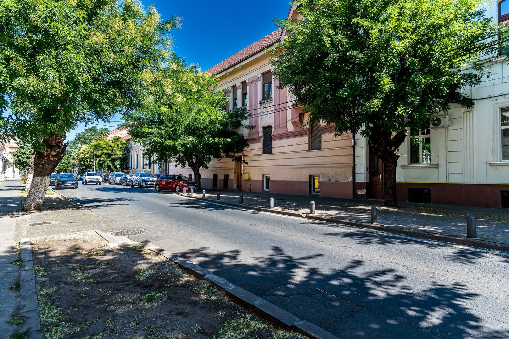 Apartament cu 4 camere si terasa si curte proprie, langa primarie - Poză 12