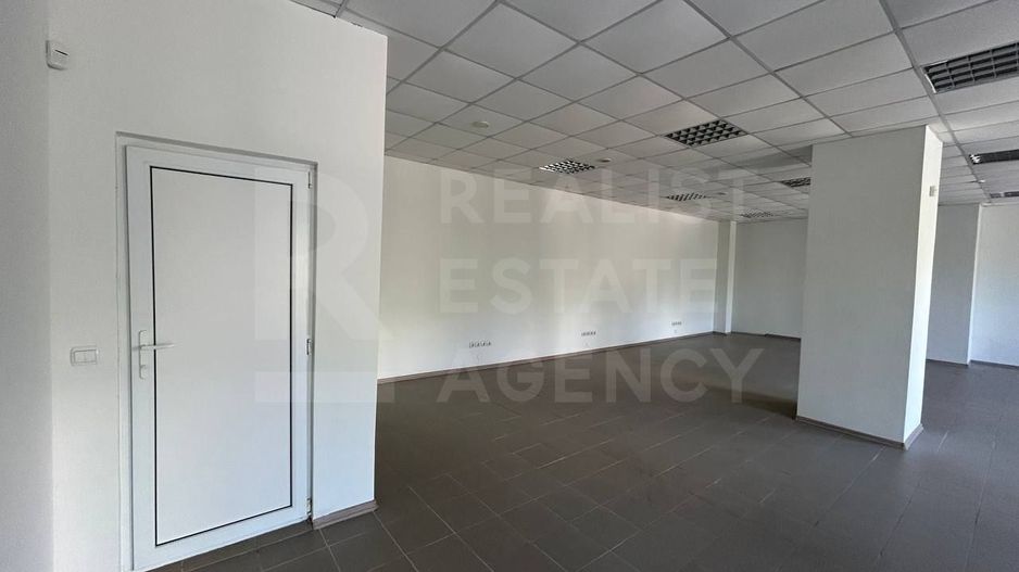 Vânzare, spațiu comercial, 207 mp, str. Independenței, Edineț - Poză 2